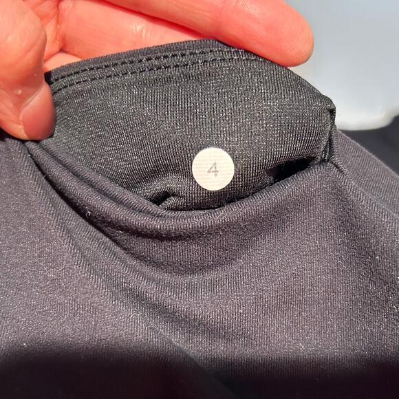 Lululemon Black Bike Shorts Size 4 - Picture 4 of 4